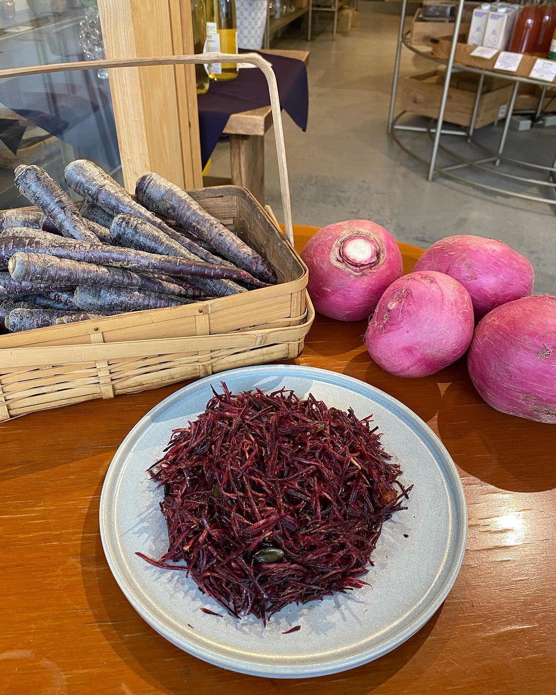 今夜何食べる?〜紫人参のキャロットラペ