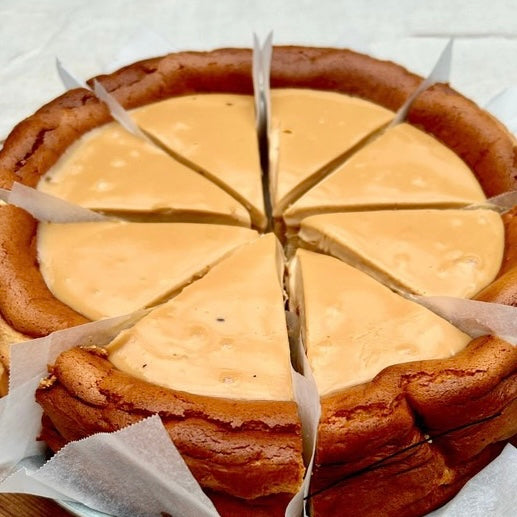Gluten-free sour cream cheesecake (whole)