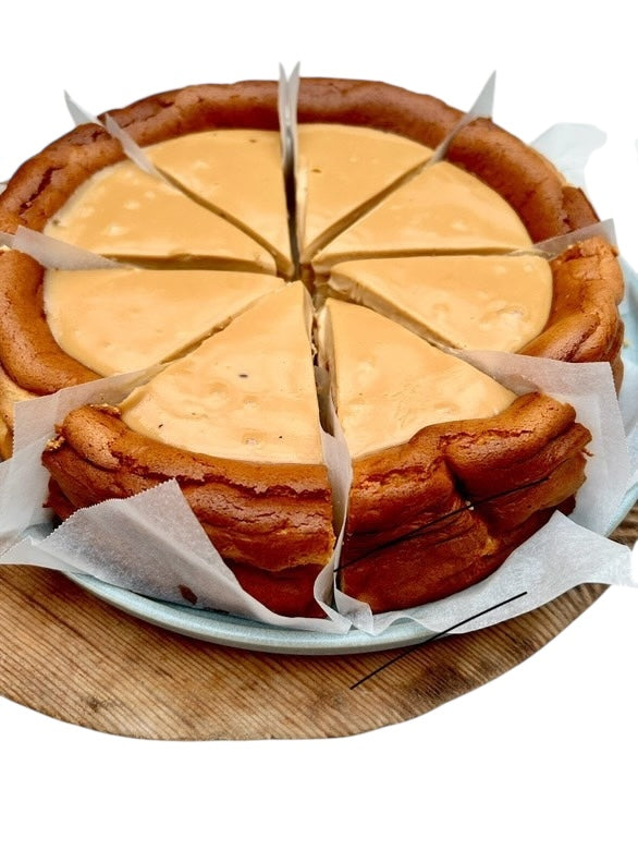 Gluten-free sour cream cheesecake (whole)
